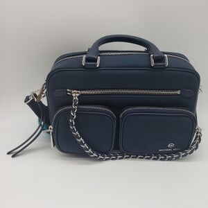 208- Michael Kors Elliot MD Utility Camera Navy Color Medium Size NWT